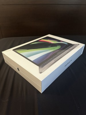 Apple MacBook Pro 13.3 inch, M1 Chip (512GB SSD, 8GB RAM 