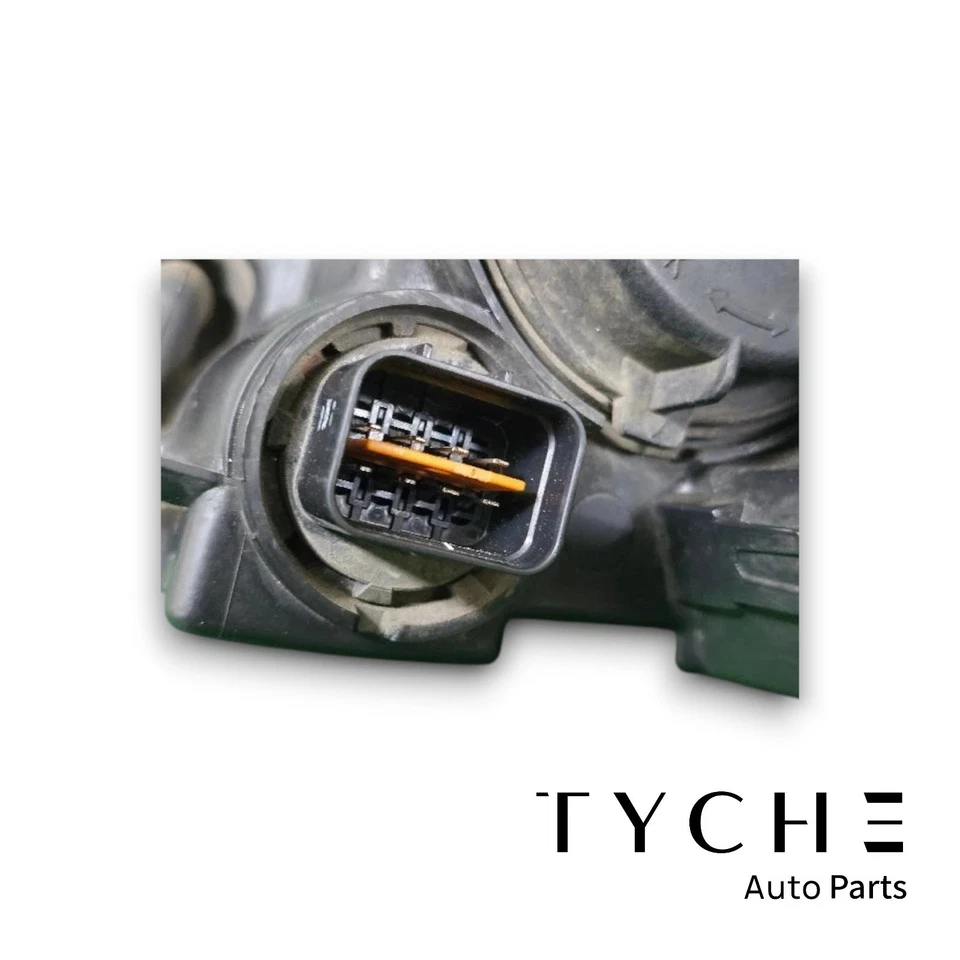 2012 KIA Cadenza K7 RIGHT Xenon Headlight - Image 4 of 4