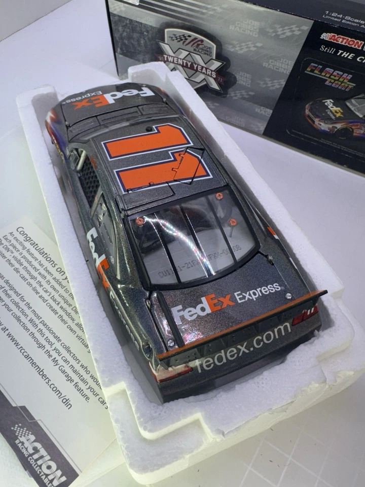Denny Hamlin Flash Coat 2011 autografiado #11 FedEx Express 1:24 veinte años Foto 3 de 4