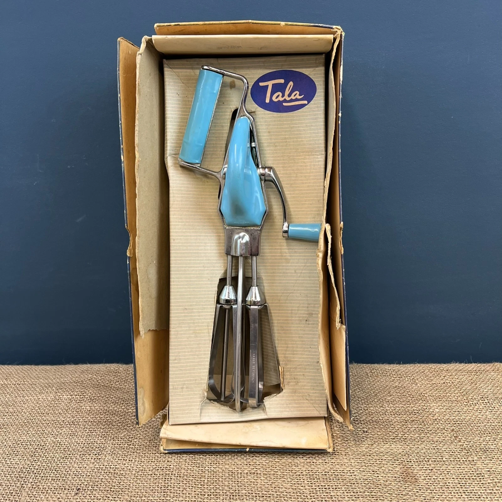 VINTAGE TALA STAINLESS QUEEN EGG WHISK NO 690 IN ORIGINAL BOX 1950s TURQUOISE