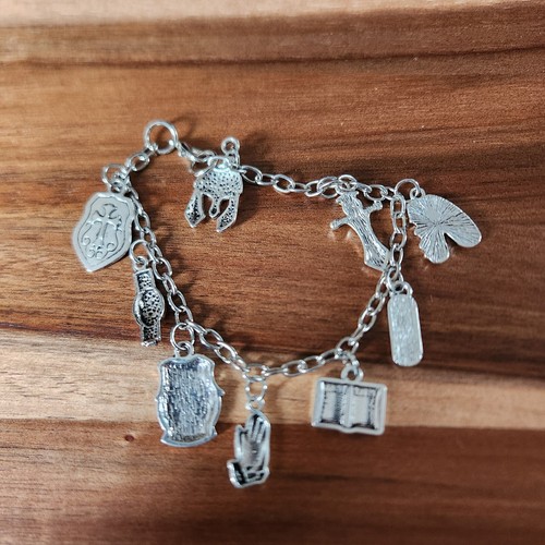Religious Charm Bracelet Silvertone 9 Charms Cross Praying Hands Bible - Picture 4 of 6