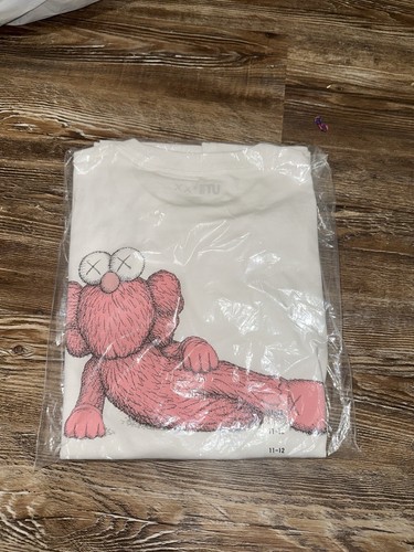 Kaws x Uniqlo Kids Short Sleeve Brand New Size 11-12 - Picture 2 of 3
