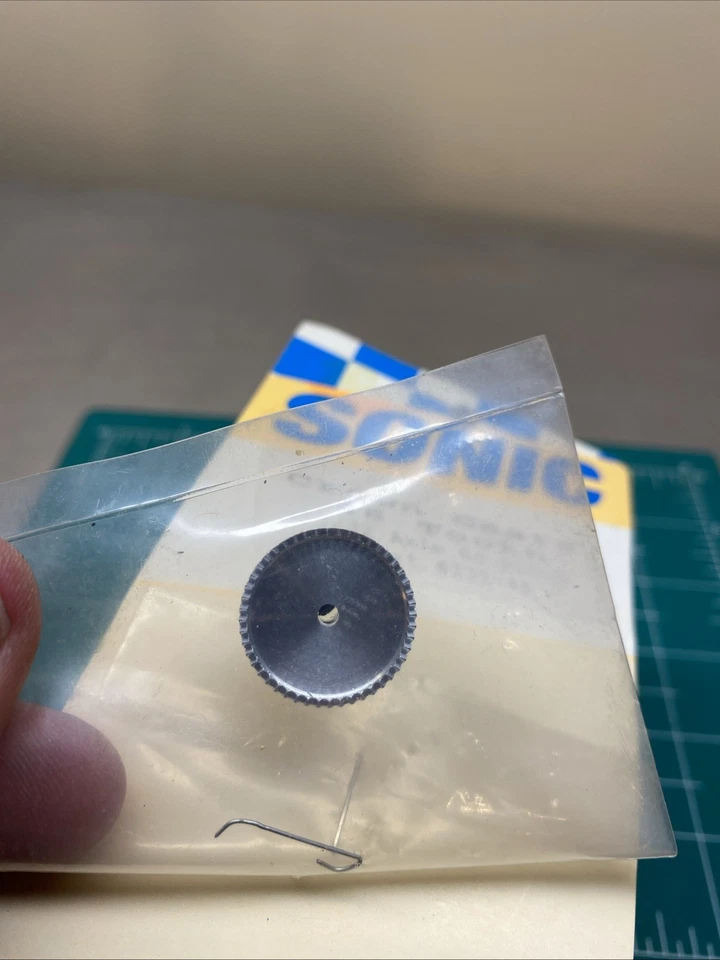 1 Sonic Slot Car Crown Gear 48 dientes 3/32 eje 64 P arrastre 1/24 1/32 Foto 3 de 3
