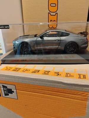 Solido 1:18 Mustang  Grau mit Schwarzen Streifen