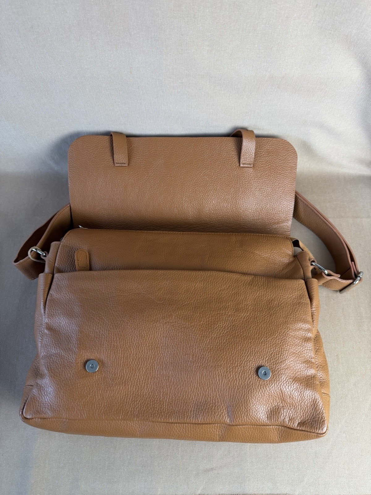PELL ITALY LEATHER MESSENGER BAG Unisex Camel Color With Adjustable Strap