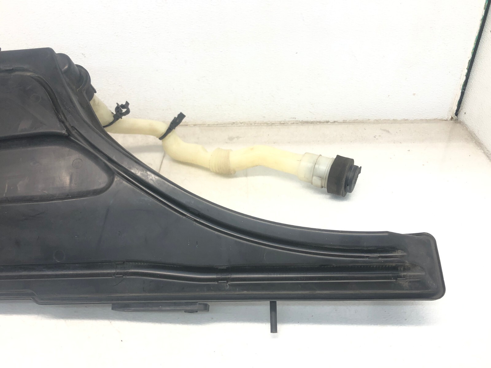 2017-2022 MASERATI LEVANTE WINDSHIELD WASHER RESERVOIR W/ FILLER NECK OEM