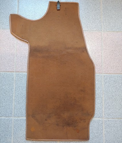 USED ORIGINAL PORSCHE 911 912E PASSENGERS TAN CUT PILE FRONT FLOOR MAT 17 - Picture 2 of 5