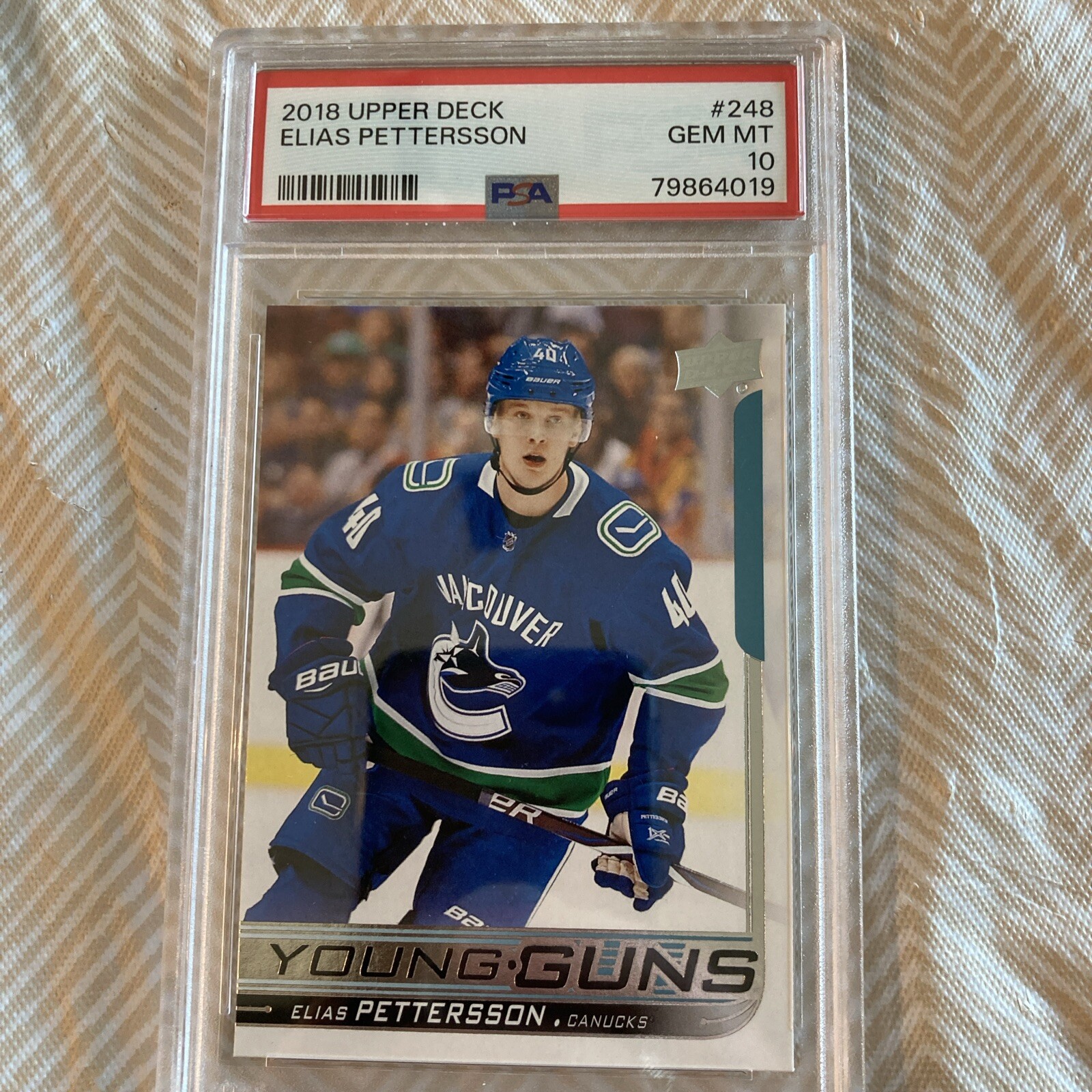 2018-19 Elias Pettersson Upper Deck Young Guns Rookie RC #248 PSA 10 GEM MINT