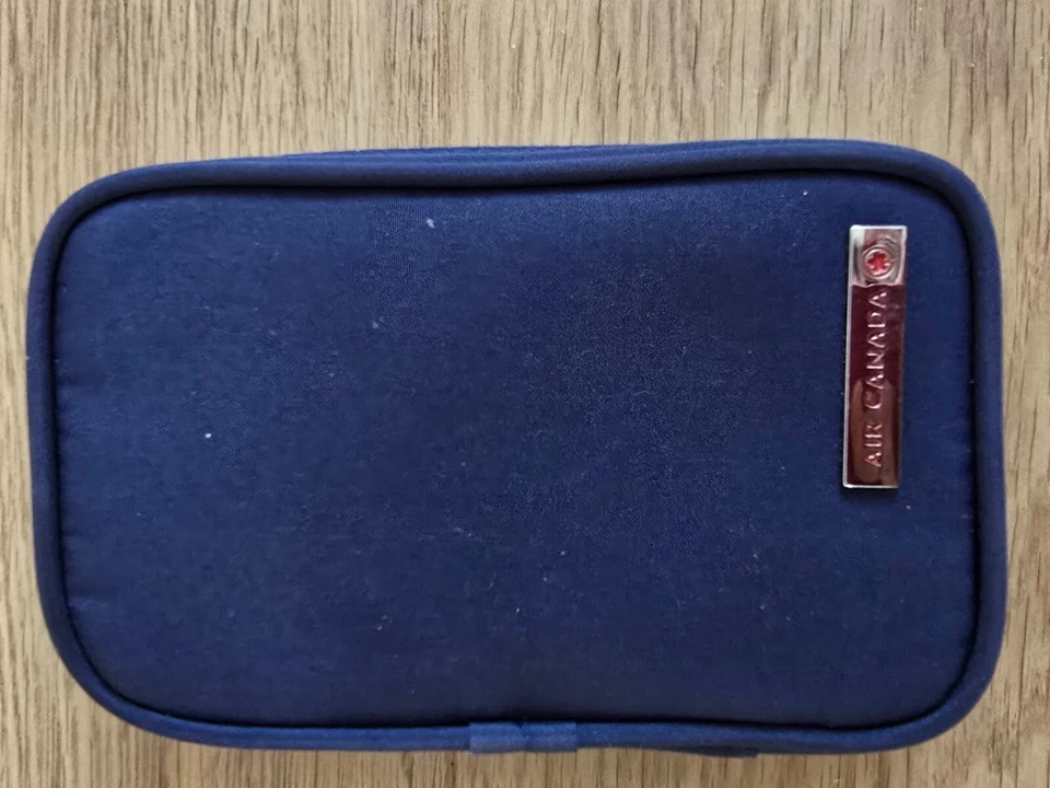 AIR CANADA TRAVEL BAG,  AMENETIES POUCH, AIRLINE GIFT - Image 3 of 4