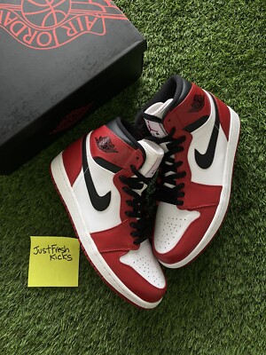 Air Jordan 1 Retro Chicago (2013) 332550-163 Brand New with Defect