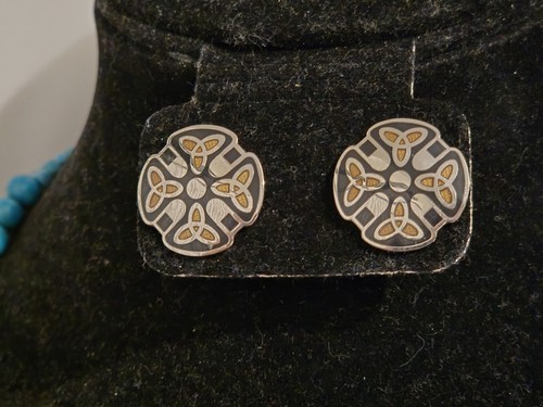 Vintage Celtic Trinity Knot Black Enamel Round Stud Earrings Irish Scottish Post - Picture 3 of 15