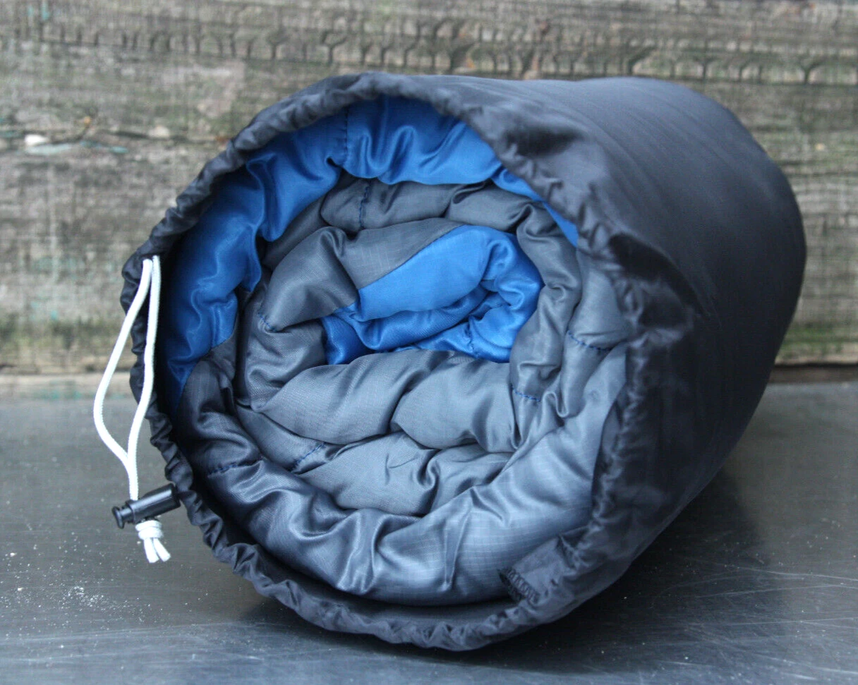 Kelty Mistral +40 F/ +4C Regular Right Mummy Sleeping Bag with Stuff Sack *NWOT*