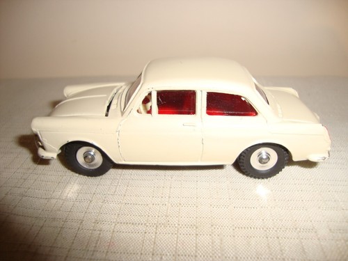 DINKY 144 VOLKSWAGEN 1500 - VERY GOOD in original BOX - Picture 2 of 12