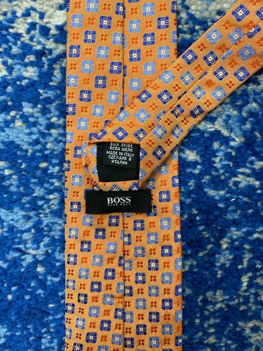 Corbata Boss Hugo Boss naranja azul geométrica 100 % seda hecha en Italia - Imagen 4 de 5