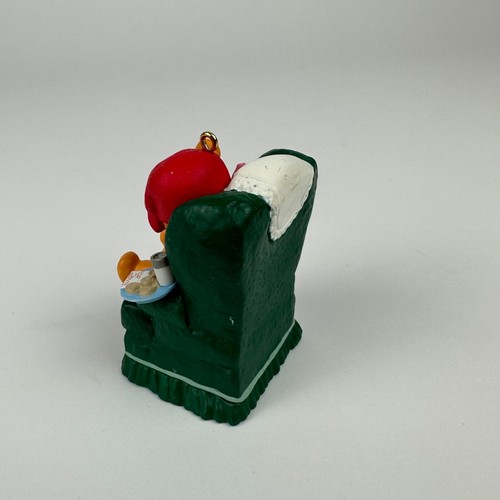 Vintage 1997 Waitin' on Santa Winnie the Pooh Piglet Hallmark Christmas Ornament - Picture 4 of 11