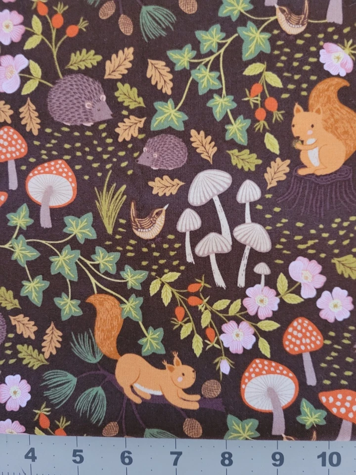 Lewis & Irene "Evergreen" Otoño Ardillas Setas Floral Sobre Marrón 1 Yarda 24 Inc Foto 3 de 4