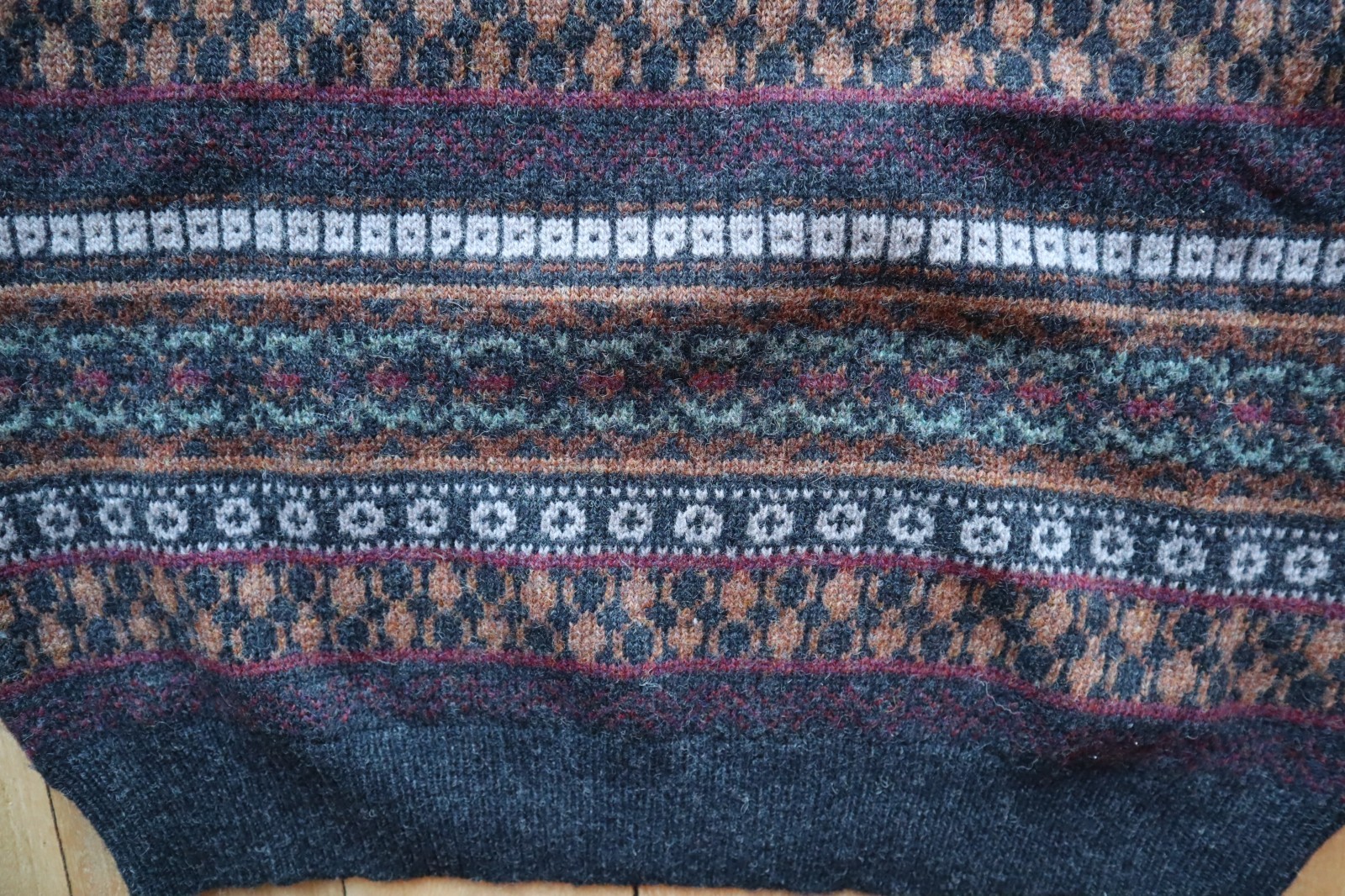 Multicolored Geometric Pattern Wool  ROGER DAVID … - image 2