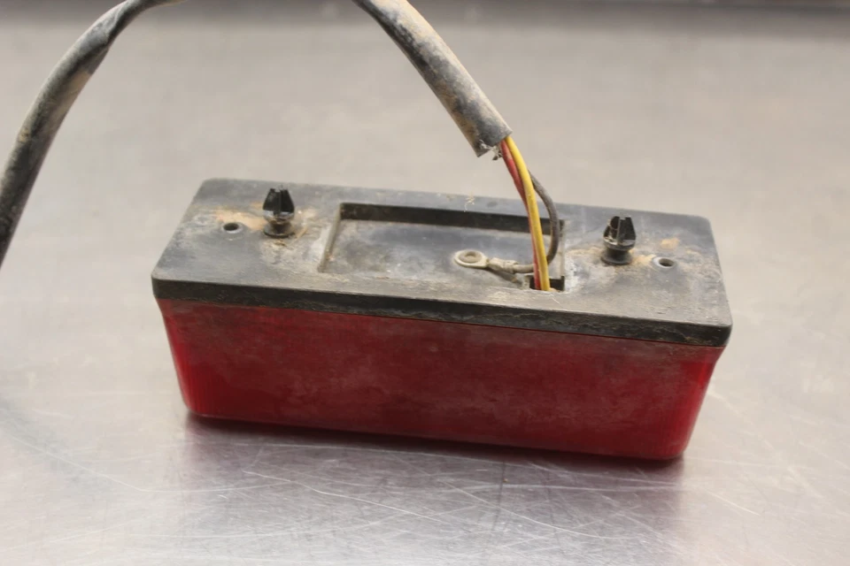 2000 Arctic Cat 300 4X4 REAR TAIL TAILLIGHT BACK BRAKE LIGHT I106 Foto 4 de 4