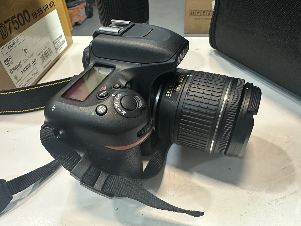 尼康 D7500 2020 万像素数码单反相机 - 黑色 4 镜头:18-55毫米 VR + 70-300毫米 + 32GB) — 第 3/4 张图片