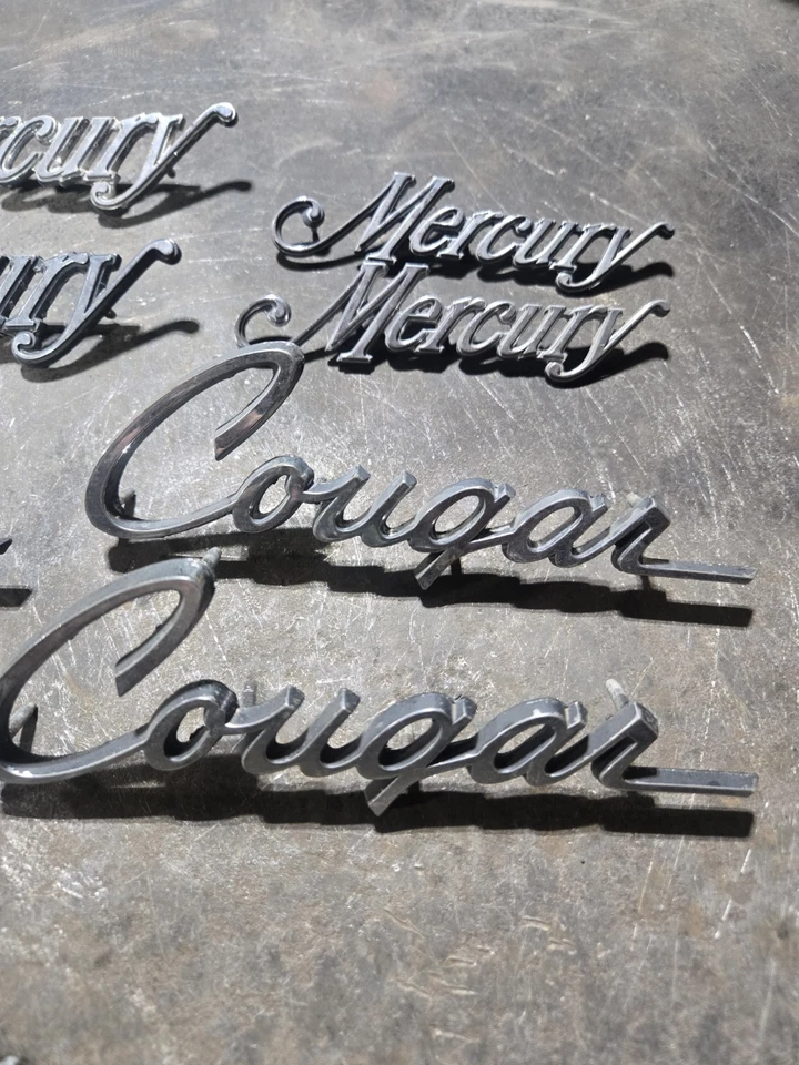 Guardabarros Mercury Cougar 1967 1968/70 emblema original OEM Ford 7" cromado  Foto 2 de 4
