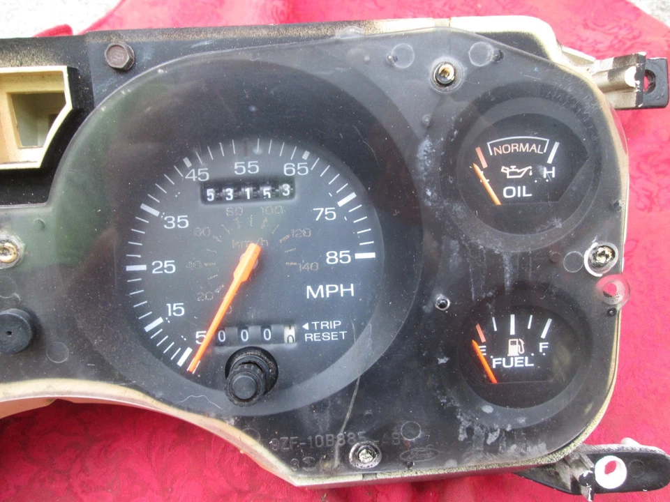 Ford Mustang GT 1984 1985 1986 cuadro de instrumentos velocímetro velocímetro 7 k velocímetro Foto 3 de 4