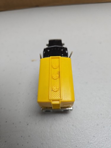 Camión cisterna Matchbox Toys Ltd Peterbilt Supergas 1981 negro y amarillo - Imagen 3 de 7