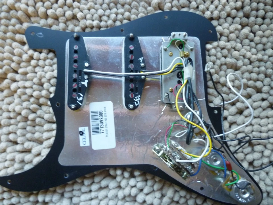 Подлинный Fender плеер Stratocaster HSS загруженный черный накладка Alnico V звукосниматели - Изображение 2 из 2