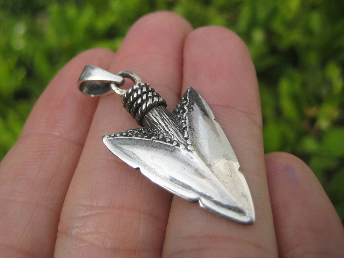 Silver arrowhead pendant deals
