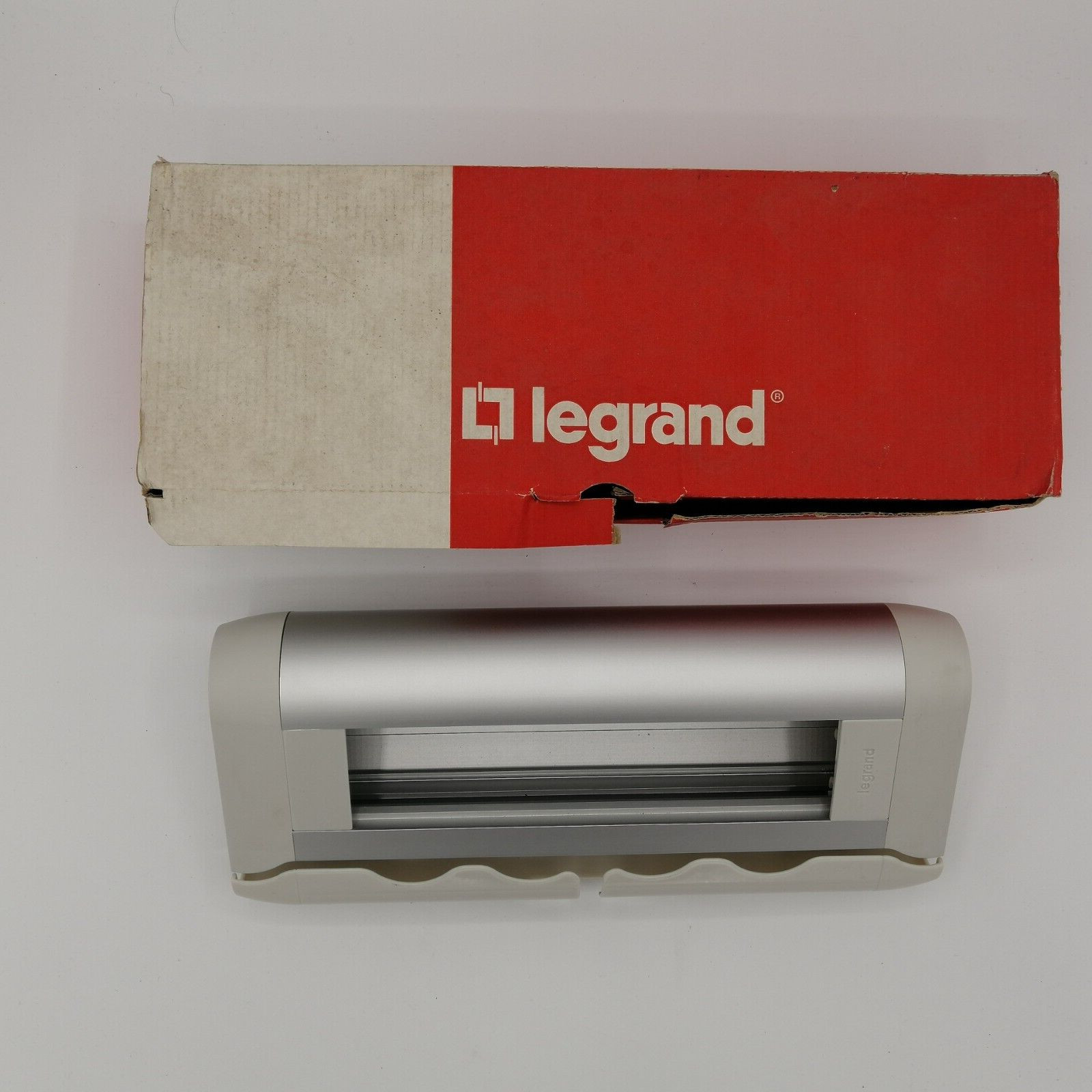 Bloc bureau vide Legrand 8 modules finition alu brossé 53590