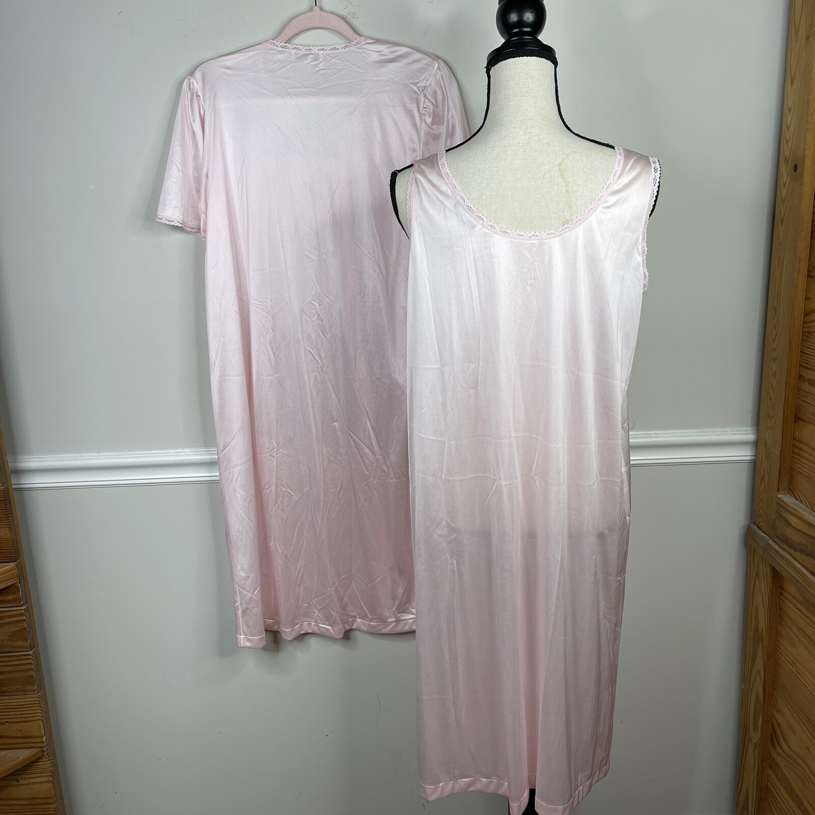 2 Piece Vintage Vanity Fair Short Nightgown & Rob… - image 4