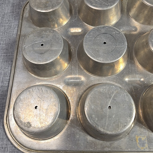 13" x 10" Wearever Isolierte 12 Loch Muffinform Aluminium - Bild 3 von 10