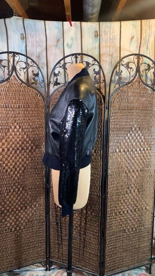 Chaqueta para mujer Luis Alvear vintage de cuero negro con mangas de lentejuelas talla S Foto 3 de 4