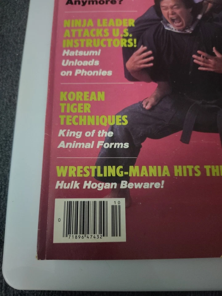 VINTAGE ( KARATE ) LOT (2) BLACK BELT MAGAZINES (1) KEMPO 6"x 5" VINTAGE PATCH/ - Image 4 of 4