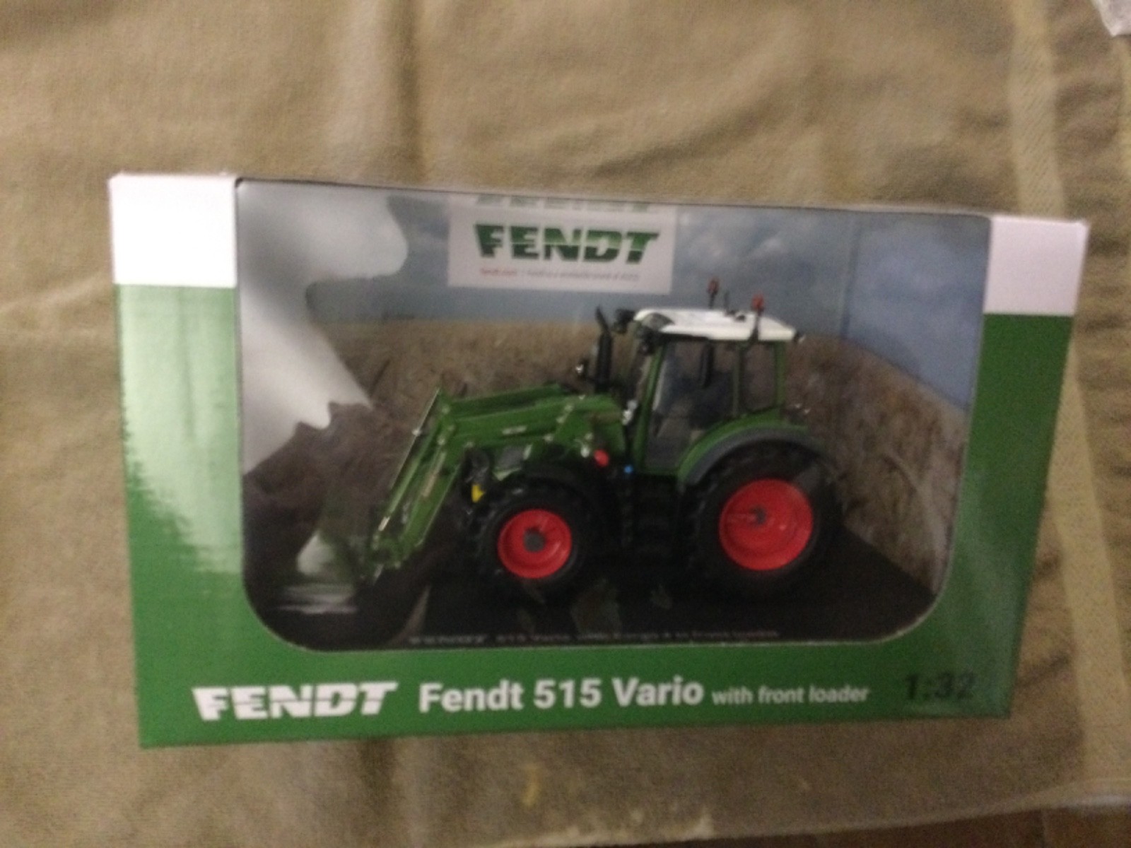 Universal Hobbies Toy Model Fendt 515 Vario With Front Loader Brilliant 1/32 Sca