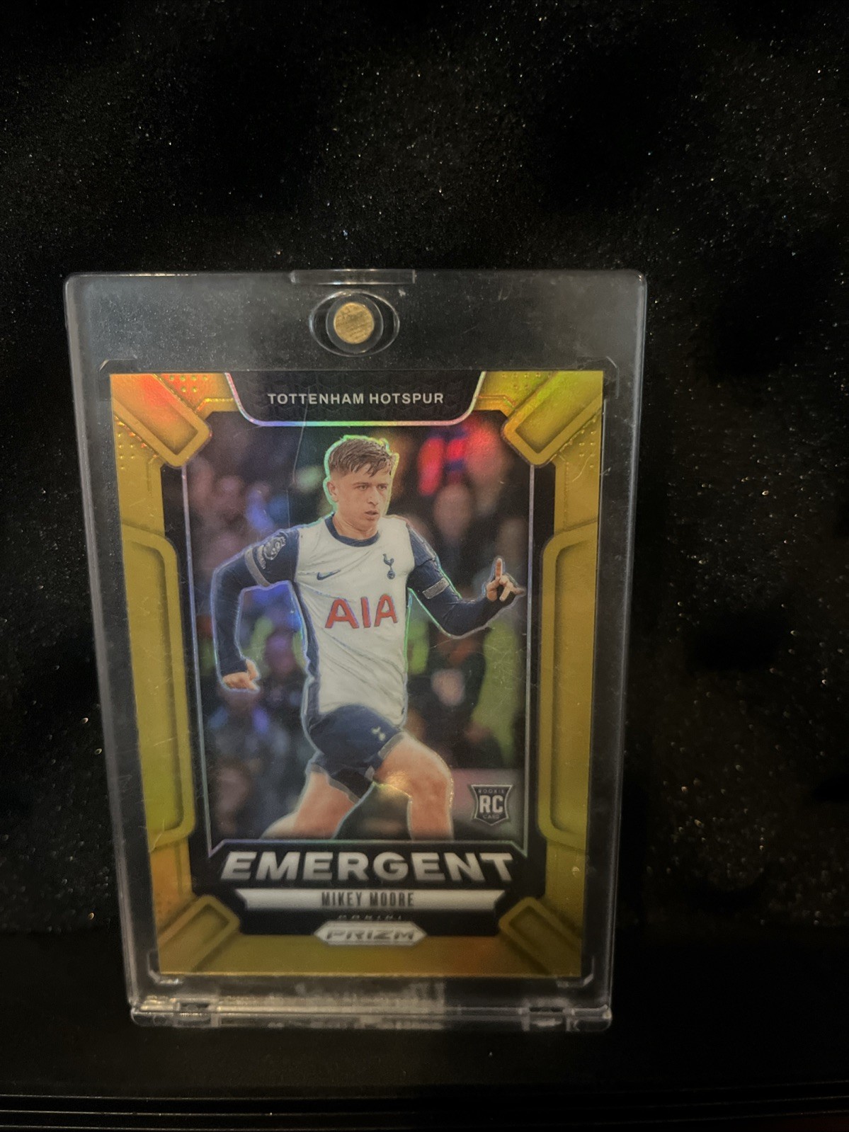2024-25 Panini Prizm Premier League Mikey Moore Gold Emergent RC # 5/10 -RC