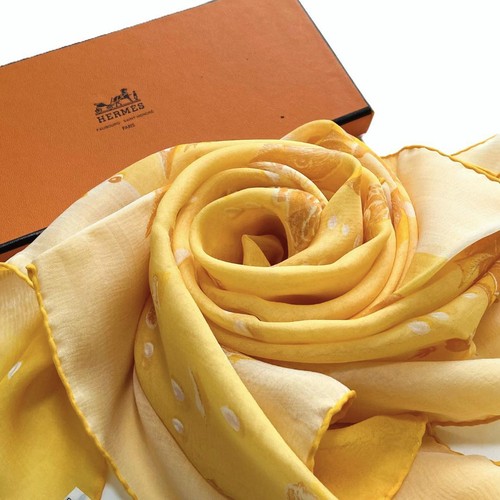 Hermes Carre 70 LA ROSEE Rose Drop Muslin Silk Scarf Used - Picture 4 of 7