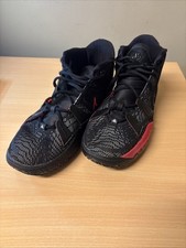 Nike Kyrie 7 Basketball Gym Sneakers Youth 6Y. Very Nice