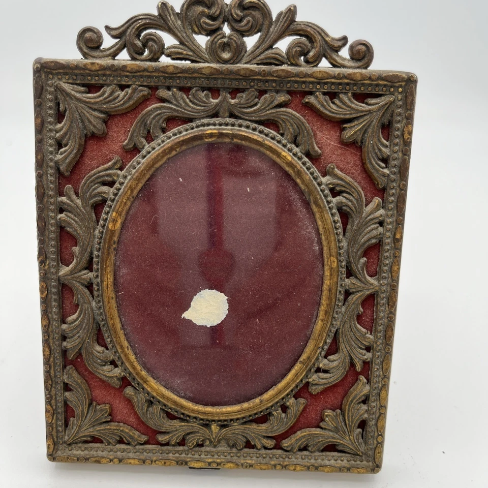 Marco de fotos italiano vintage de latón y terciopelo rojo hecho en Italia para acción Foto 2 de 4