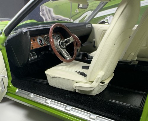 ACME 1/18 SCALE 1971 DODGE CHALLENGER R/T “RETRO EXCLUSIVE’RARE 250 MADE - Picture 5 of 12