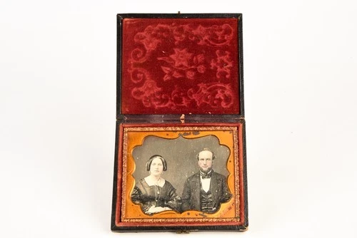 Daguerreotype of Man & Woman Couple in 1/6 Plate Wood Composite Union Case V26