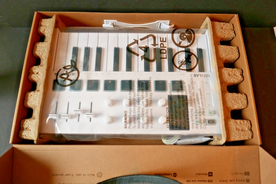 Arturia MiniLab 3 Keyboard Weiß Keyboard Midi Audio Equipment Controller - Bild 2 von 4