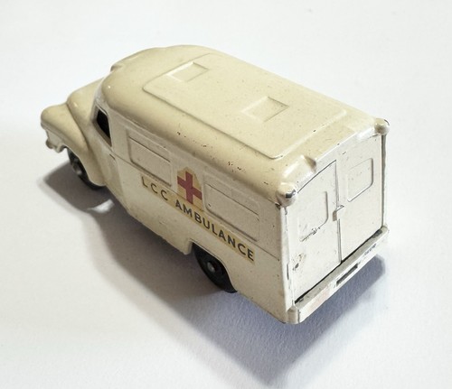 Matchbox Lesney Matchbox 1962 Lomas Ambulance No. 14 Excellent Color & Graphics - Picture 5 of 11