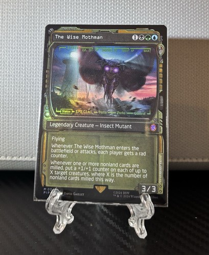 The Wise Mothman - Showcase-Universes Beyond: Fallout Foil MTG Magic - NM #0343