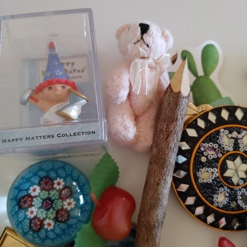 Women’s Junk Drawer Lot Trinkets Jewelry Bookmarks Paperweight Compact Gifts - Picture 4 of 11