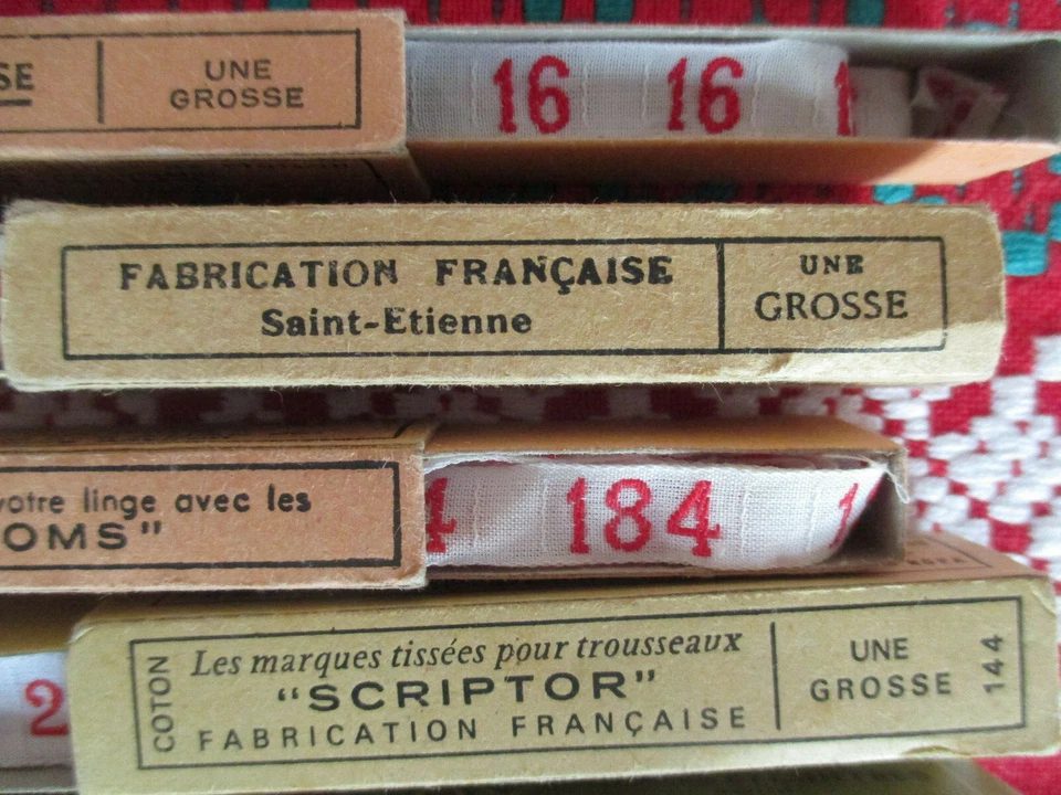 RUBANS TEXTILES ANCIENS NUMEROS DANS LEUR BOITES D'ORIGINE - Photo 2/4