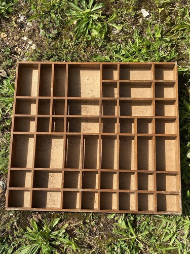 Großes Vintage 50er Jahre dunkles Holz Schmuckstück kleines Miniatur Regal mit 49 Fächern - Bild 2 von 7