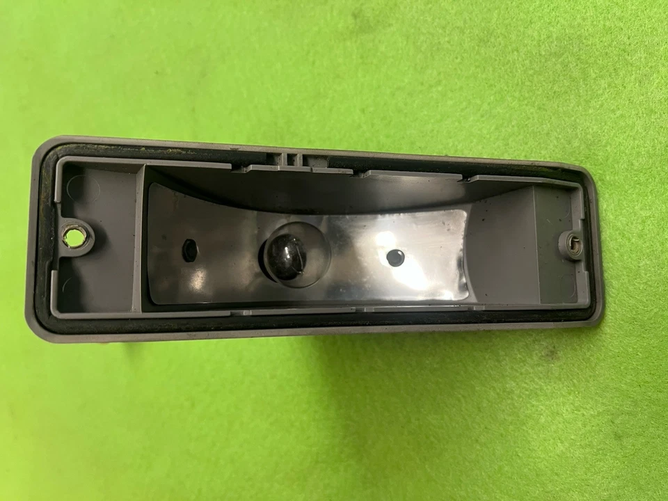 81 82 83 84 NISSAN MAXIMA LUZ MARCADORA DELANTERA OEM RH PASAJERO DERECHO MONTAJE PARACHOQUES Foto 2 de 4