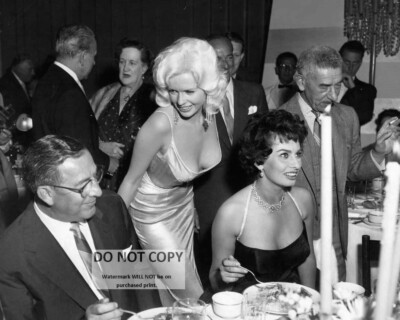 SOPHIA LOREN & JAYNE MANSFIELD 1957 PARTY - 8X10 PUBLICITY PHOTO (CC874