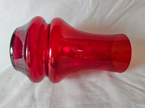 Scandinavian Riihimaki Tamara Aladin Finnish red glass vase, mid-century mod - Picture 7 of 11