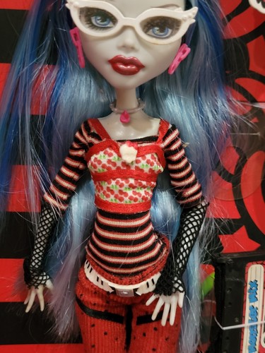 Monster High Doll Ghoulia Yelps First Wave 2010 From Mattel - Picture 21 of 24